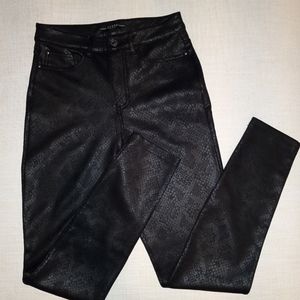 Guess black skinny jeans size 4